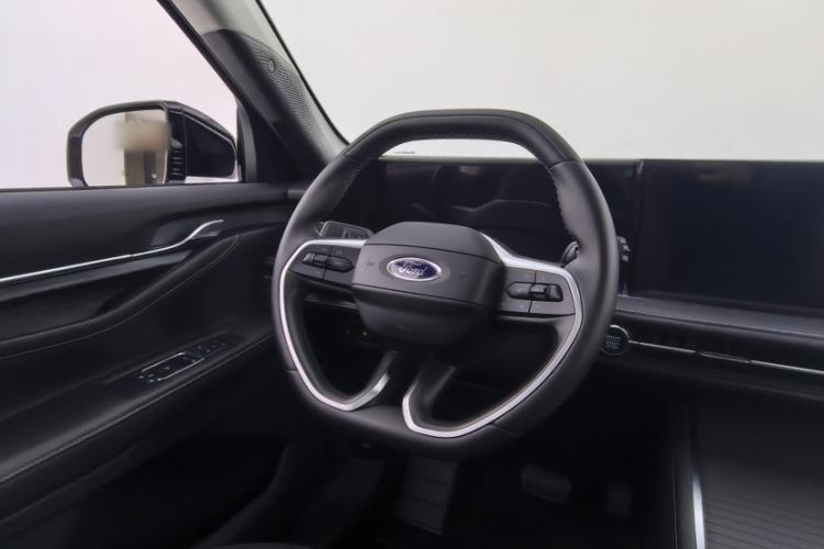 Used Ford Edge 2025 Ford Explorer L 2.0T EcoBoost E-Hybrid Two-Wheel Drive 7-Seater Fashion Edition Interior 10