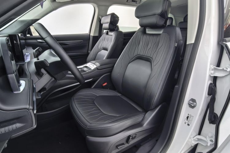 Used Ford Edge 2025 Ford Explorer L 2.0T EcoBoost E-Hybrid Two-Wheel Drive 7-Seater Fashion Edition Interior 12