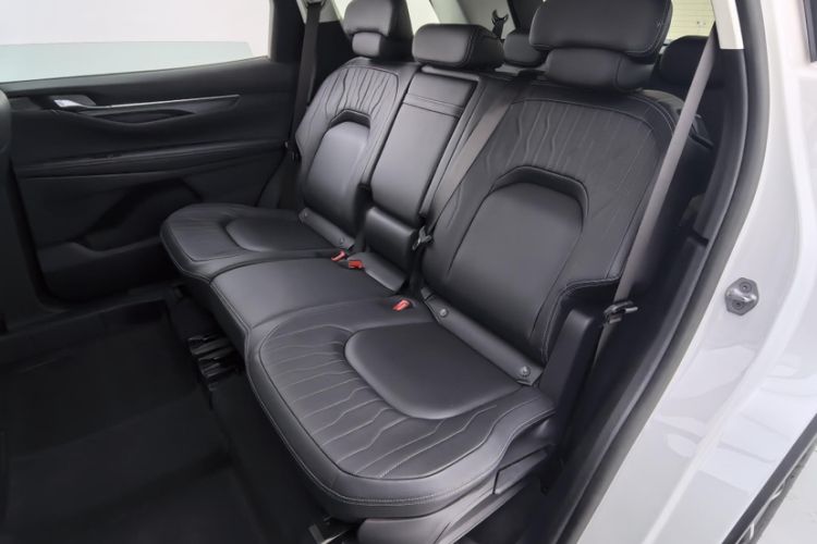 Used Ford Edge 2025 Ford Explorer L 2.0T EcoBoost E-Hybrid Two-Wheel Drive 7-Seater Fashion Edition Interior 13