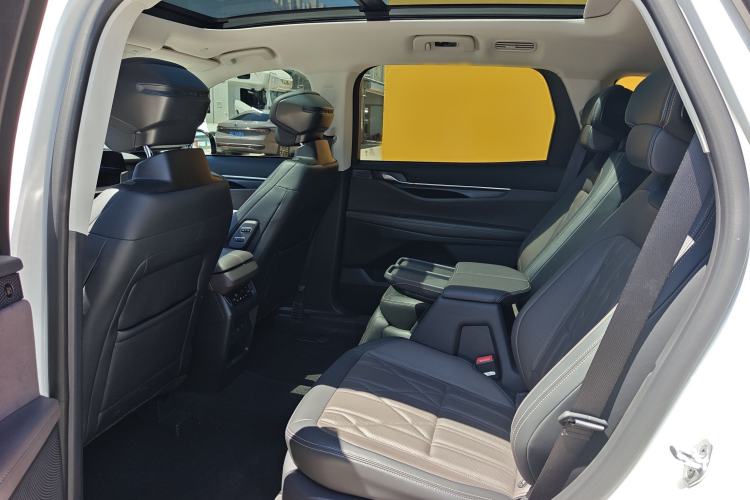 Used Ford Edge 2025 Ford Explorer L 2.0T EcoBoost E-Hybrid Four-Wheel-Drive 7-Seater Supreme Model Interior 2