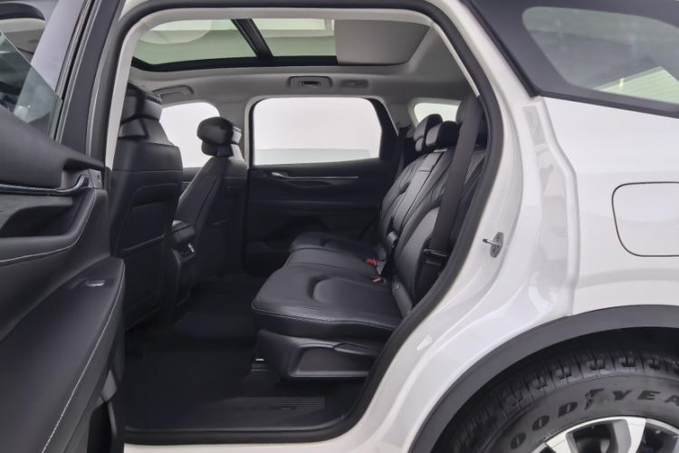 Used Ford Edge 2025 Ford Explorer L 2.0T EcoBoost E-Hybrid Two-Wheel Drive 7-Seater Fashion Edition Interior 2