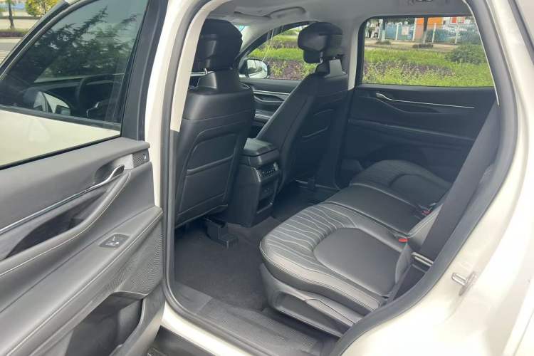 Used Ford Edge 2025 Escape L 2.0T EcoBoost Two-Wheel Drive 7-Seater Luxury Model Interior 3