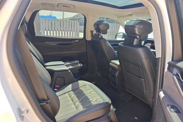 Used Ford Edge 2025 Ford Explorer L 2.0T EcoBoost E-Hybrid Four-Wheel-Drive 7-Seater Supreme Model Interior 5