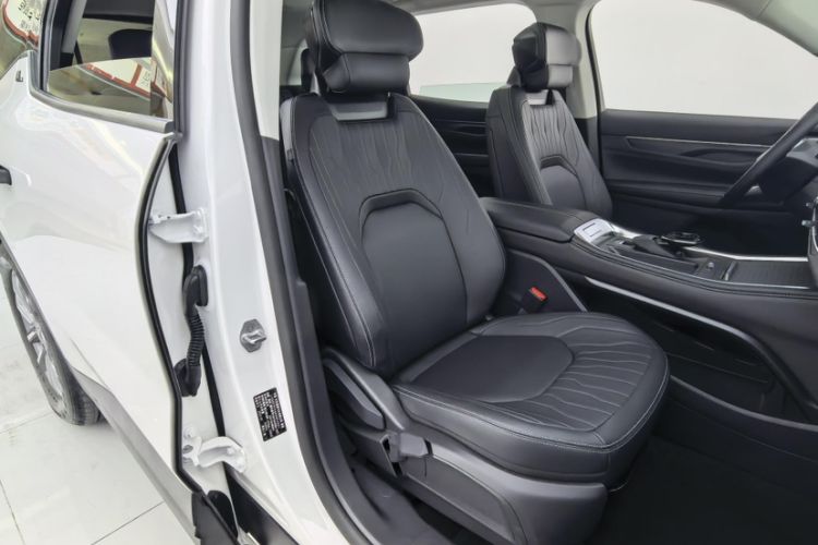 Used Ford Edge 2025 Ford Explorer L 2.0T EcoBoost E-Hybrid Two-Wheel Drive 7-Seater Fashion Edition Interior 5