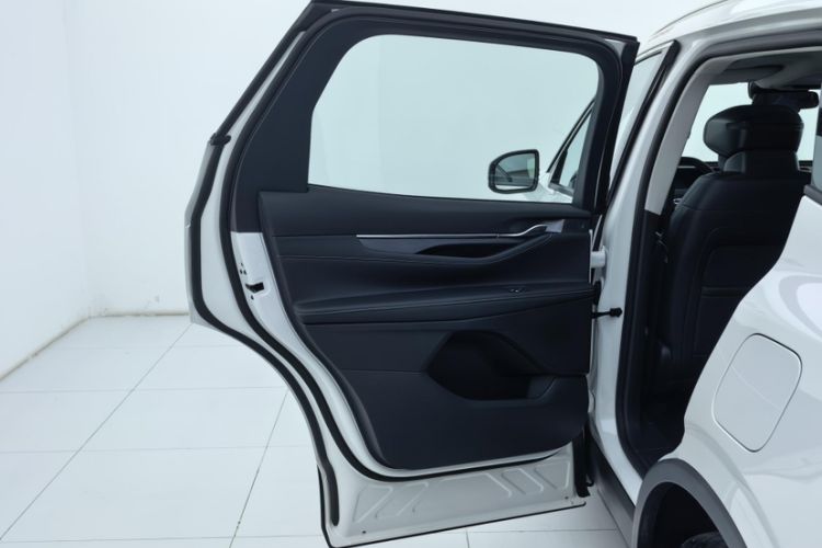 Used Ford Edge 2025 Ford Explorer L 2.0T EcoBoost E-Hybrid Two-Wheel Drive 7-Seater Fashion Edition Interior 7