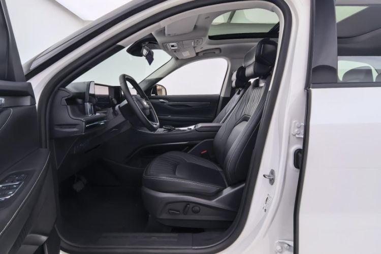Used Ford Edge 2025 Ford Explorer L 2.0T EcoBoost E-Hybrid Two-Wheel Drive 7-Seater Fashion Edition Interior 8