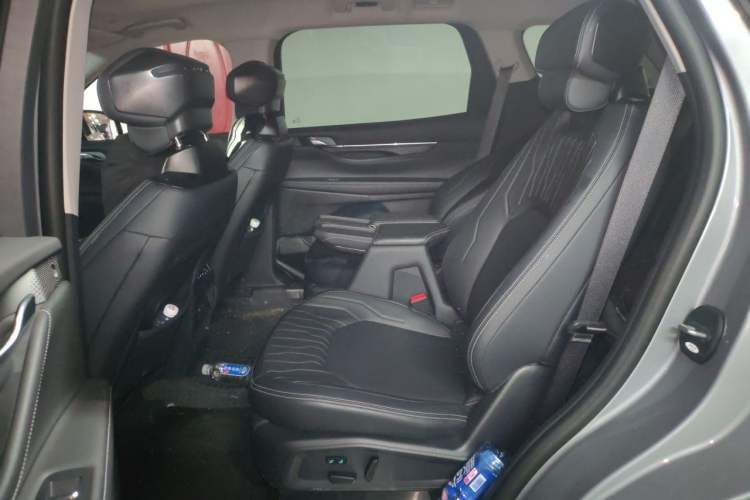 Used Ford Edge 2025 Ford Explorer L 2.0T EcoBoost E-Hybrid Two-Wheel Drive 7-Seater Luxury Model Left Rear Seat
