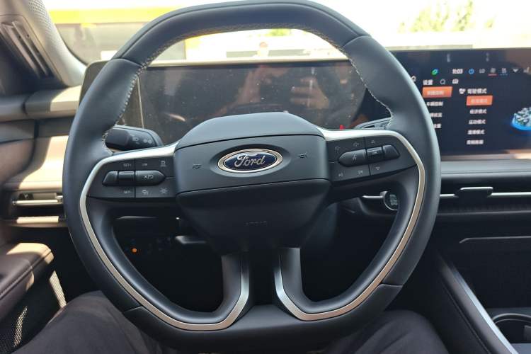 Used Ford Edge 2025 Ford Explorer L 2.0T EcoBoost E-Hybrid Four-Wheel-Drive 7-Seater Supreme Model Steering Wheel