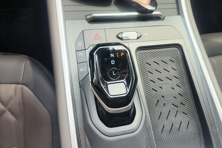Used Ford Edge 2026 Model Explorer L 2.0T EcoBoost Four-Wheel Drive Seven-Seat Ultimate Gear Lever