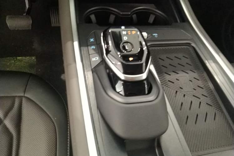 Used Ford Edge 2026 Model Explorer L 2.0T EcoBoost Four-Wheel Drive Seven-Seat Ultimate Gear Lever