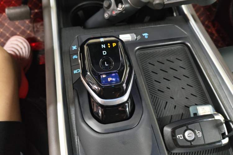 Used Ford Edge 2026 Model Explorer L 2.0T EcoBoost Four-Wheel Drive Seven-Seat Ultimate Gear Lever