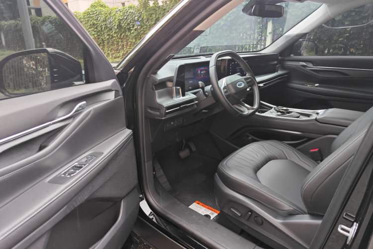 Used Ford Edge 2026 Model Explorer L 2.0T EcoBoost E Hybrid Two-Wheel Drive Seven-Seat Luxury Interior 1