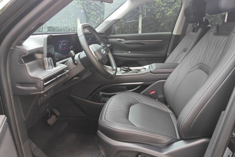 Used Ford Edge 2026 Model Explorer L 2.0T EcoBoost E Hybrid Two-Wheel Drive Seven-Seat Luxury Interior 3