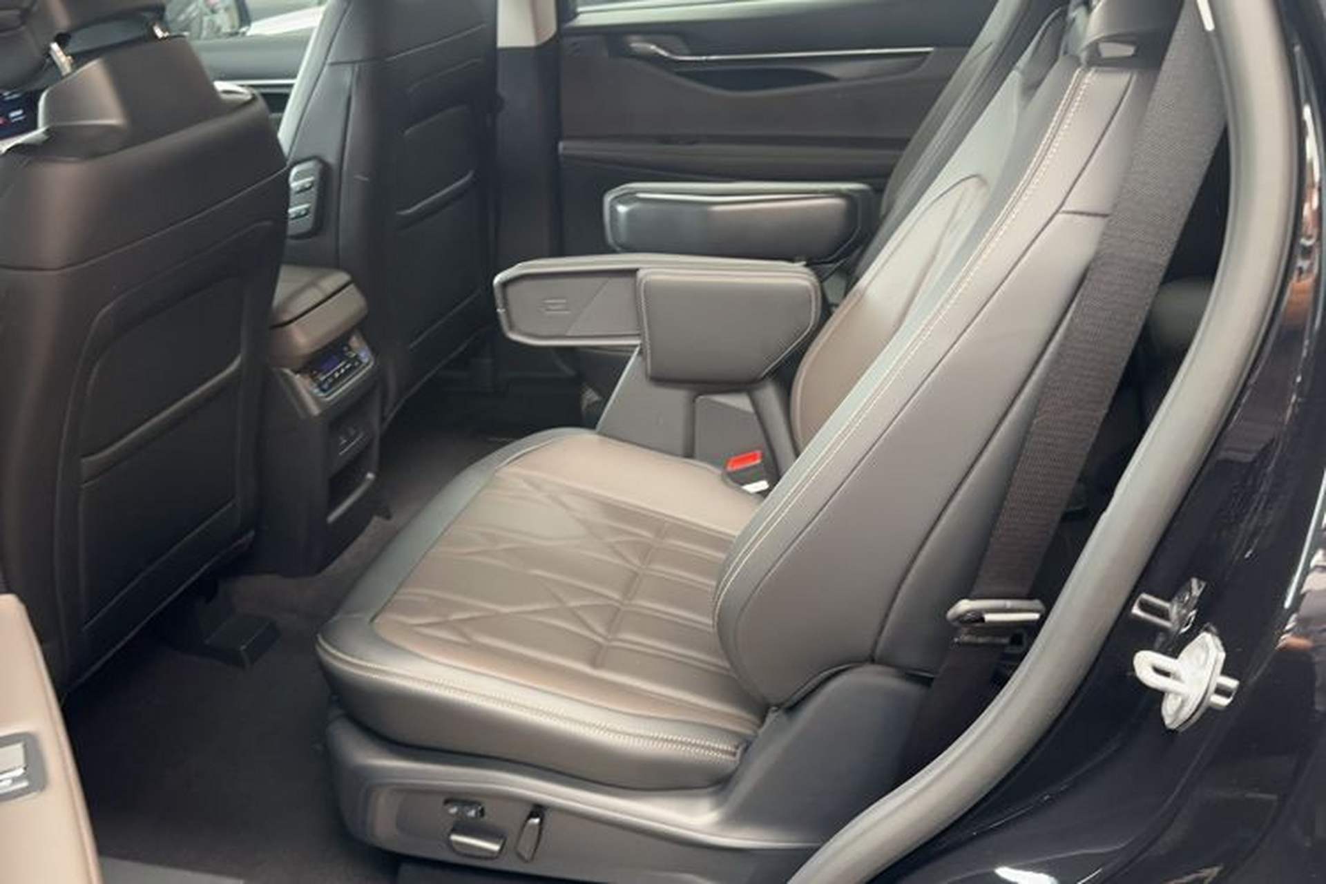 Used Ford Edge 2026 Model Explorer L 2.0T EcoBoost Four-Wheel Drive Seven-Seat Ultimate Interior 3