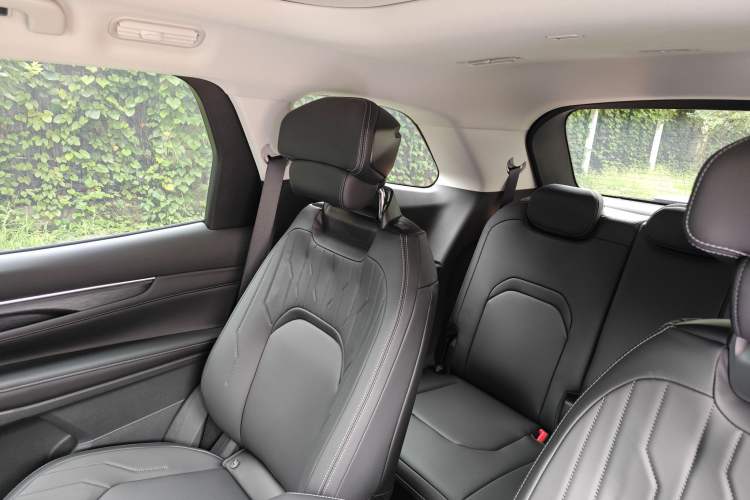 Used Ford Edge 2026 Model Explorer L 2.0T EcoBoost E Hybrid Two-Wheel Drive Seven-Seat Luxury Interior 4
