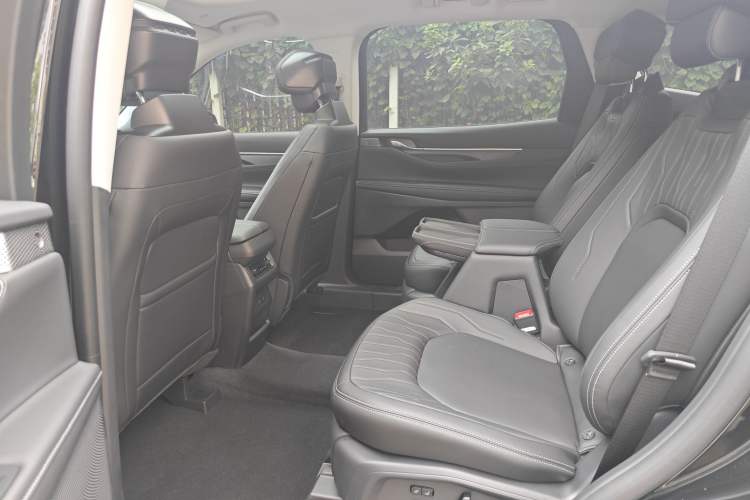Used Ford Edge 2026 Model Explorer L 2.0T EcoBoost E Hybrid Two-Wheel Drive Seven-Seat Luxury Interior 5