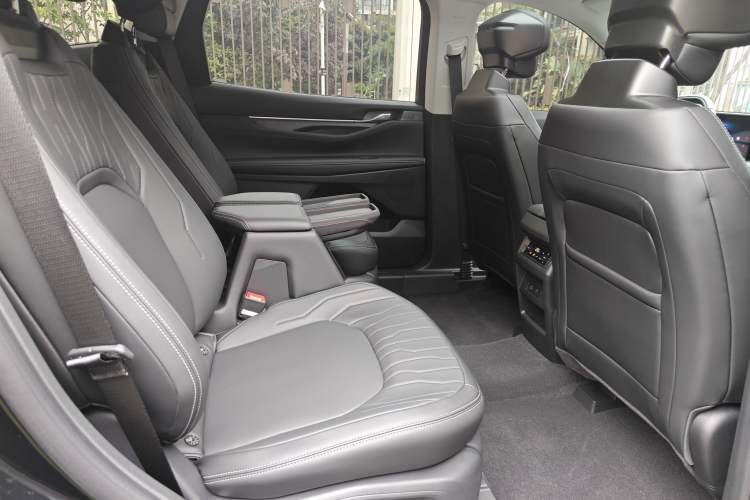 Used Ford Edge 2026 Model Explorer L 2.0T EcoBoost E Hybrid Two-Wheel Drive Seven-Seat Luxury Interior 8