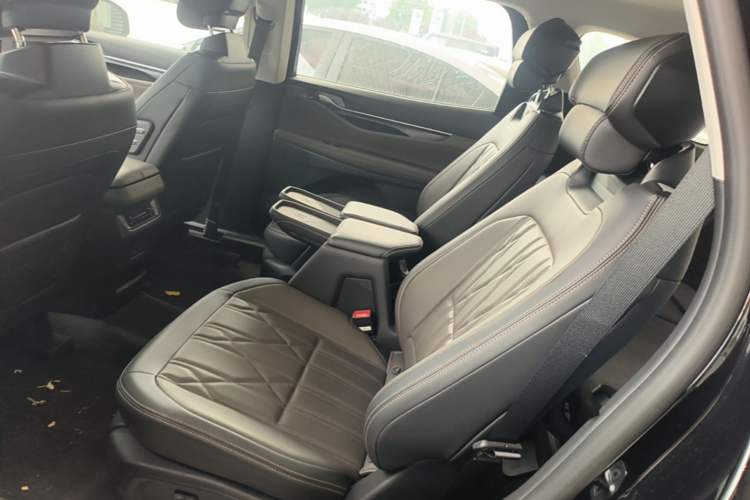 Used Ford Edge 2026 Model Explorer L 2.0T EcoBoost Four-Wheel Drive Seven-Seat Ultimate Left Rear Seat