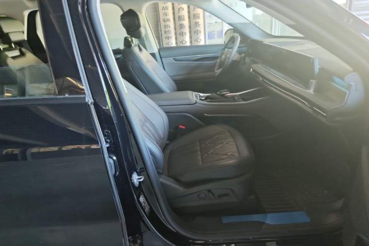 Used Ford Edge 2026 Model Explorer L 2.0T EcoBoost E Hybrid Four-Wheel Drive Seven-Seat Ultimate Right Front Seat