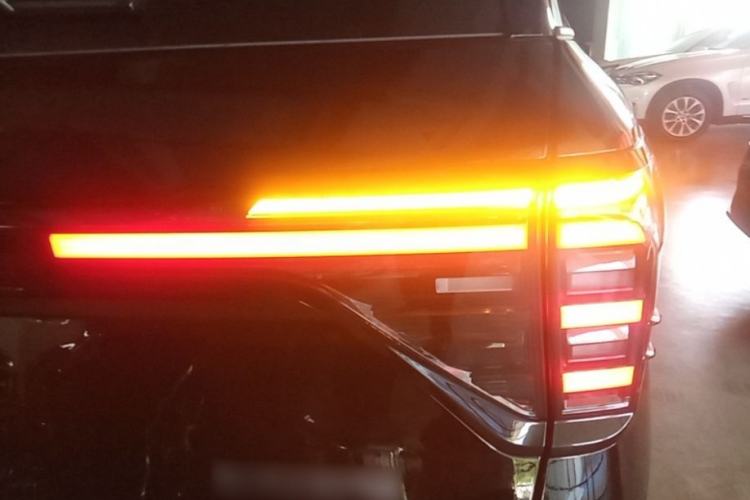 Used Ford Edge 2026 Model Explorer L 2.0T EcoBoost E Hybrid Two-Wheel Drive Seven-Seat Luxury Right Rear Taillight