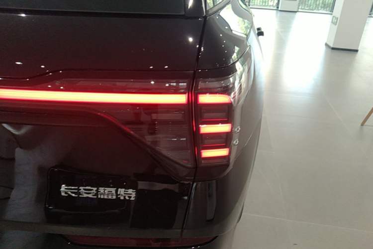 Used Ford Edge 2026 Model Explorer L 2.0T EcoBoost Four-Wheel Drive Seven-Seat Ultimate Right Rear Taillight