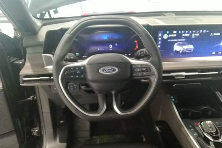 Used Ford Edge 2026 Model Explorer L 2.0T EcoBoost Four-Wheel Drive Seven-Seat Ultimate Steering Wheel