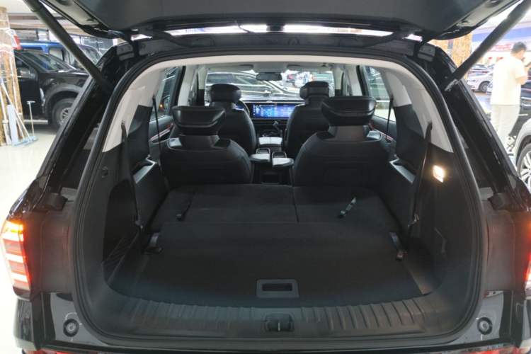 Used Ford Edge 2026 Model Explorer L 2.0T EcoBoost Four-Wheel Drive Seven-Seat Ultimate Trunk