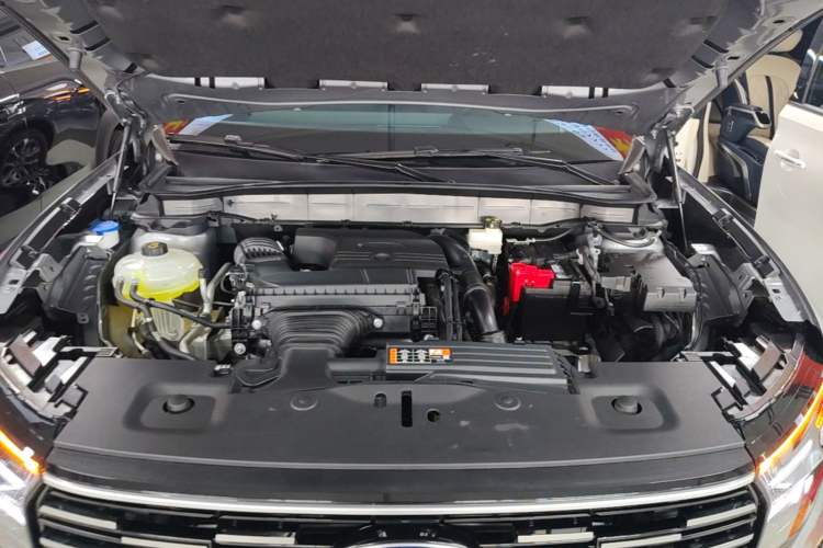 Used Ford Edge 2026 Model Explorer L 2.0T EcoBoost Two-Wheel Drive Seven-Seat Luxury Engine Bay