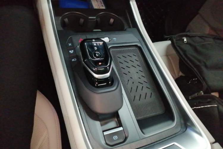 Used Ford Edge 2026 Model Explorer L 2.0T EcoBoost E Hybrid Four-Wheel Drive Seven-Seat Flagship Gear Lever