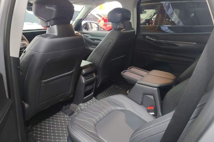 Used Ford Edge 2026 Model Explorer L 2.0T EcoBoost Two-Wheel Drive Seven-Seat Luxury Left Rear Seat