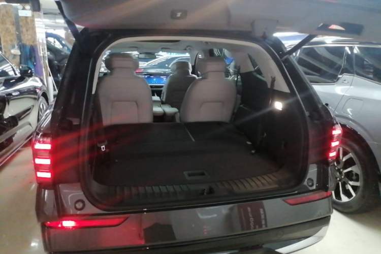 Used Ford Edge 2026 Model Explorer L 2.0T EcoBoost E Hybrid Four-Wheel Drive Seven-Seat Flagship Trunk