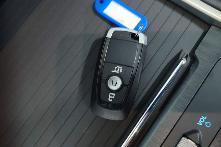 Used Ford Edge 2026 Model Explorer L 2.0T EcoBoost Two-Wheel Drive Seven-Seat Luxury Vehicle Key