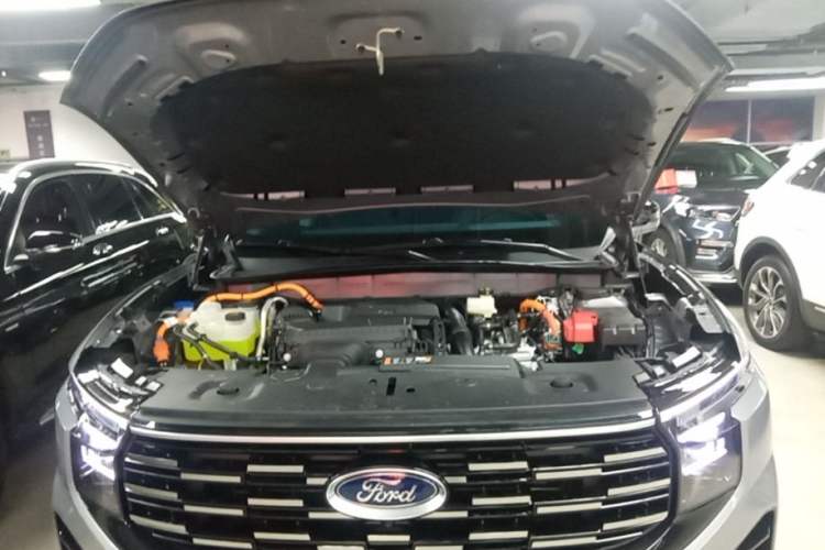 Used Ford Edge 2026 Model Explorer L 2.0T EcoBoost E Hybrid Two-Wheel Drive Seven-Seat Luxury Engine Bay