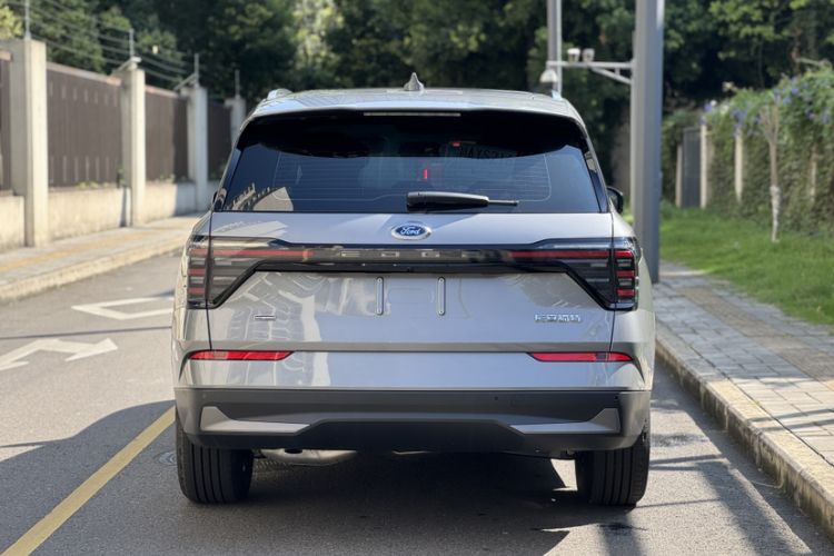 Used Ford Edge 2026 Model Explorer L 2.0T EcoBoost E Hybrid Two-Wheel Drive Seven-Seat Luxury Exterior 7