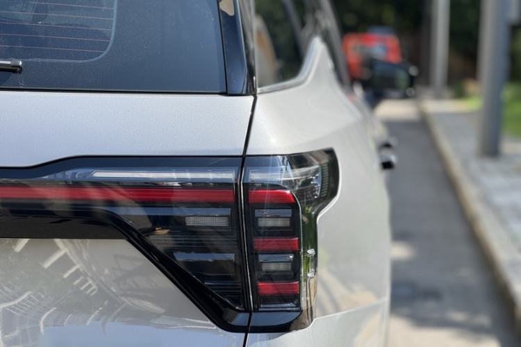 Used Ford Edge 2026 Model Explorer L 2.0T EcoBoost E Hybrid Two-Wheel Drive Seven-Seat Luxury Exterior 8