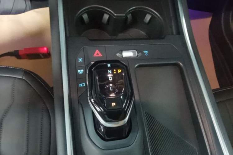 Used Ford Edge 2026 Model Explorer L 2.0T EcoBoost E Hybrid Two-Wheel Drive Seven-Seat Luxury Gear Lever