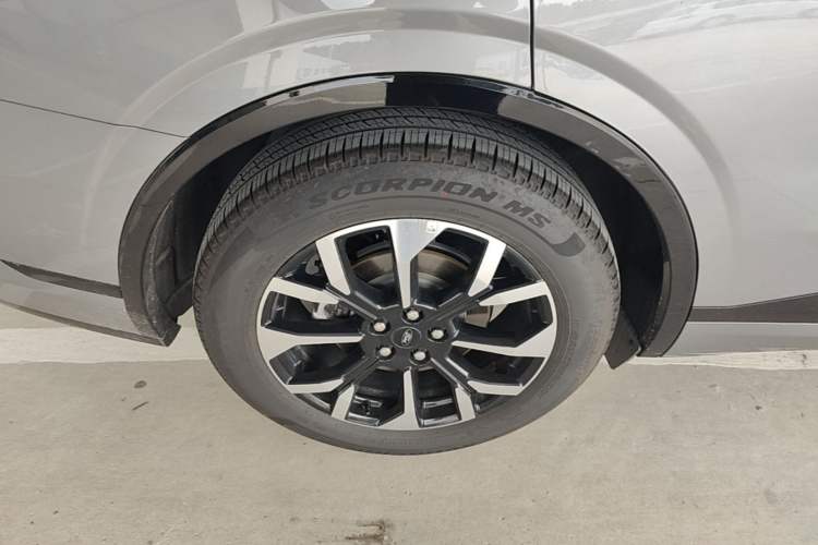 Used Ford Edge 2026 Model Explorer L 2.0T EcoBoost E Hybrid Four-Wheel Drive Seven-Seat Ultimate Right Rear Wheel Hub