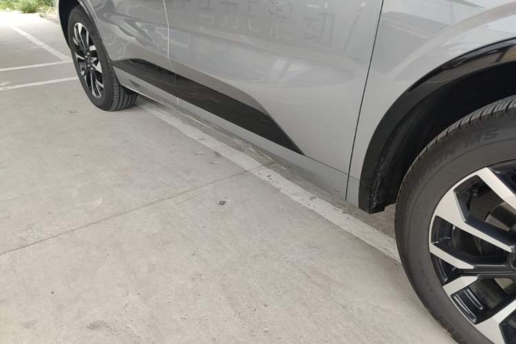 Used Ford Edge 2026 Model Explorer L 2.0T EcoBoost E Hybrid Four-Wheel Drive Seven-Seat Ultimate Right Side Sill