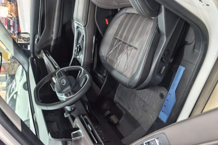 Used Ford Edge 2026 Model Explorer L 2.0T EcoBoost Four-Wheel Drive Seven-Seat Ultimate Interior 1
