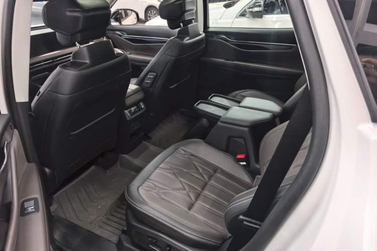 Used Ford Edge 2026 Model Explorer L 2.0T EcoBoost Four-Wheel Drive Seven-Seat Ultimate Interior 4