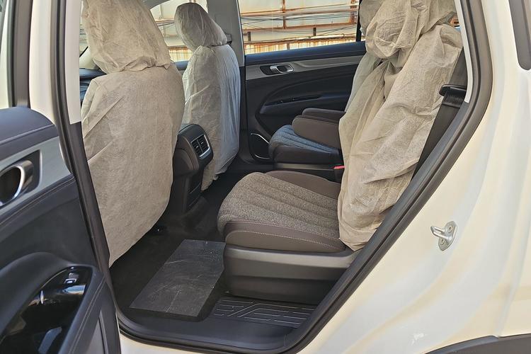 Used Ford Equator 2023 EcoBoost 225 Titanium 6-Seater Interior 2