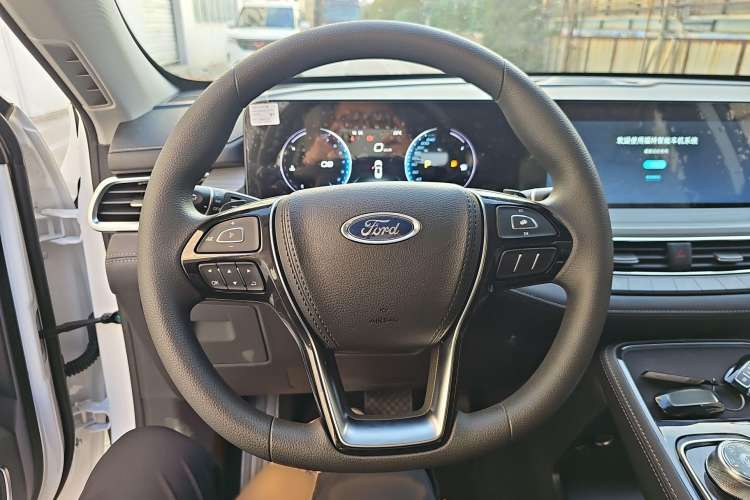Used Ford Equator 2023 EcoBoost 225 Titanium 6-Seater Interior 6