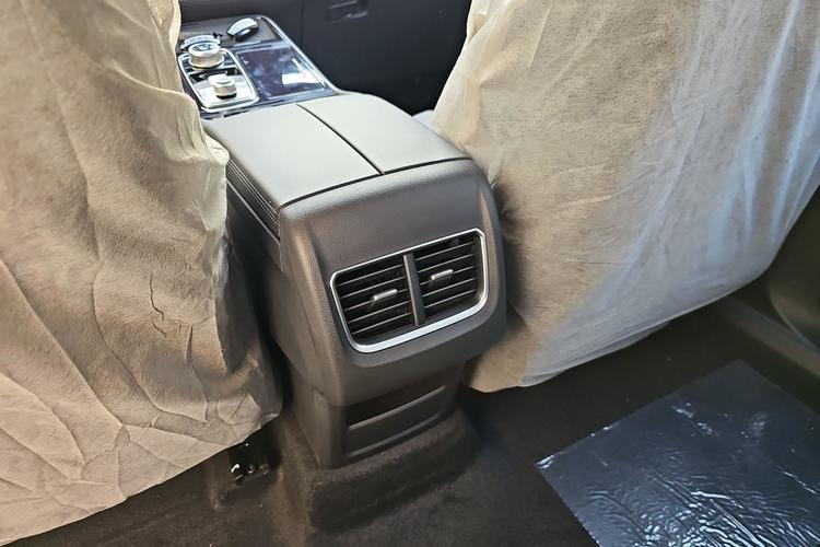 Used Ford Equator 2023 EcoBoost 225 Titanium 6-Seater Interior 8