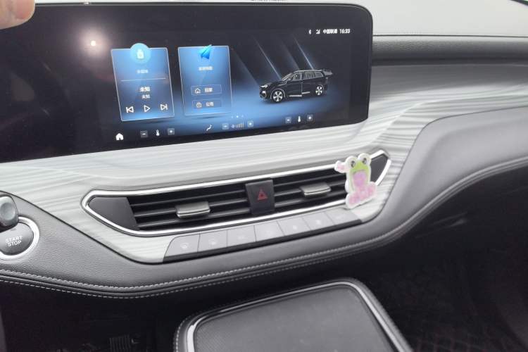 Used Ford Equator 2021 EcoBoost 225 Platinum Edition 6-seater Audio And AC Panel