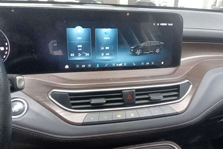 Used Ford Equator 2021 EcoBoost 225 Premier 7-Seater Audio And AC Panel