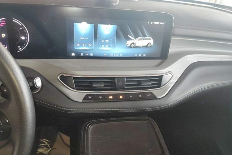 Used Ford Equator 2021 EcoBoost 225 Platinum Edition 5-Seater Audio And AC Panel