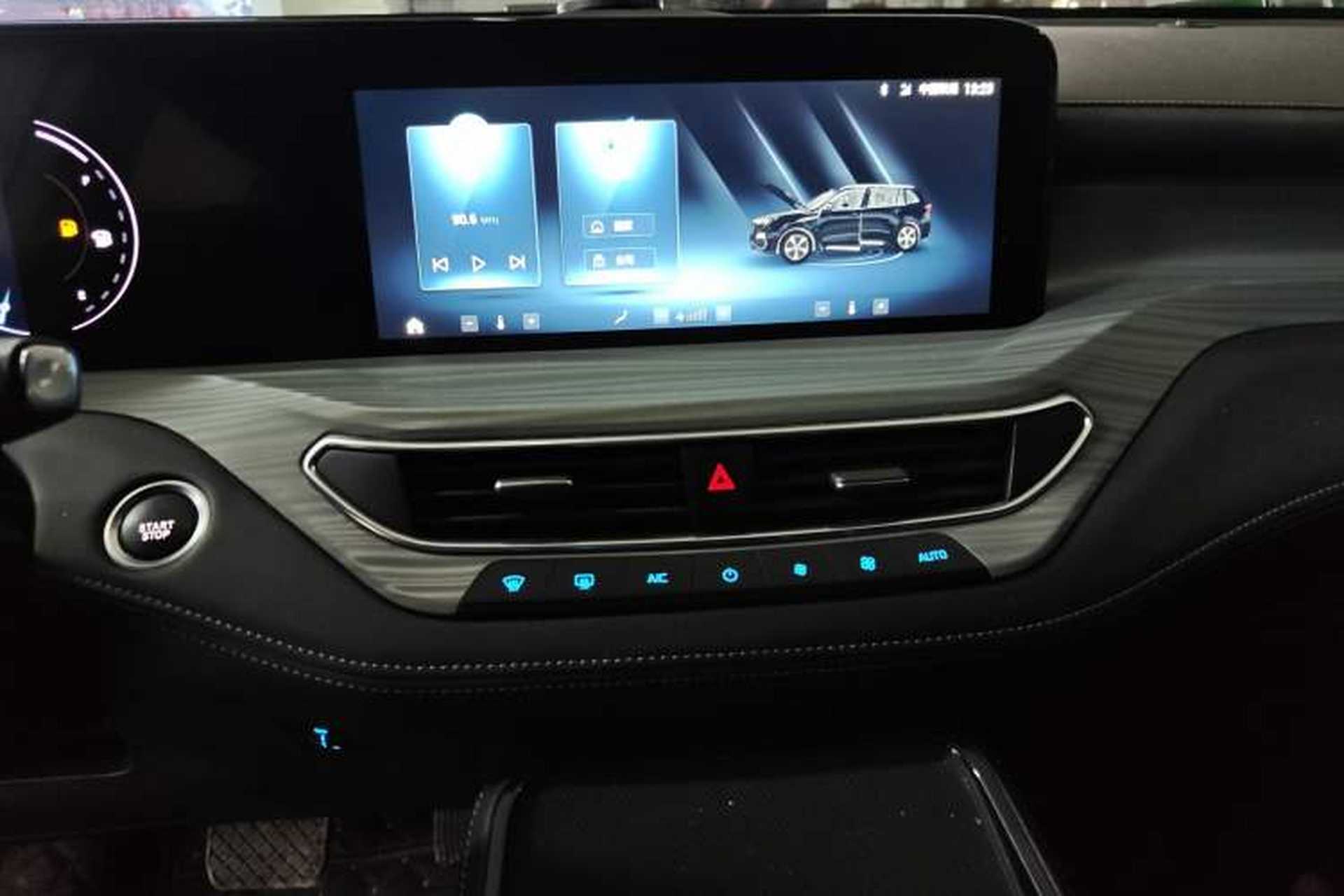 Used Ford Equator 2021 EcoBoost 225 Platinum Edition 6-seater Audio And AC Panel