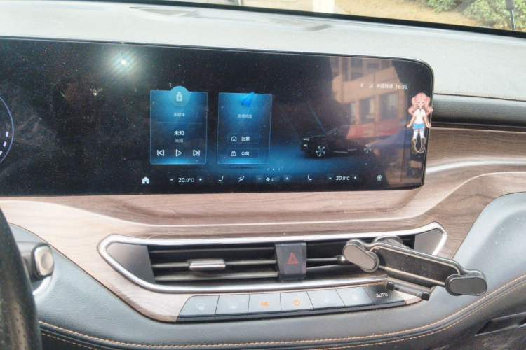 Used Ford Equator 2021 EcoBoost 225 Premier 6-Seater Audio And AC Panel