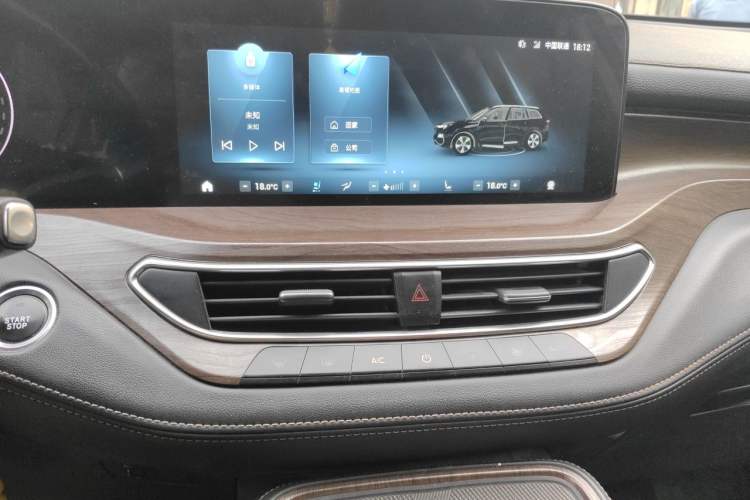 Used Ford Equator 2021 EcoBoost 225 Premier 6-Seater Audio And AC Panel