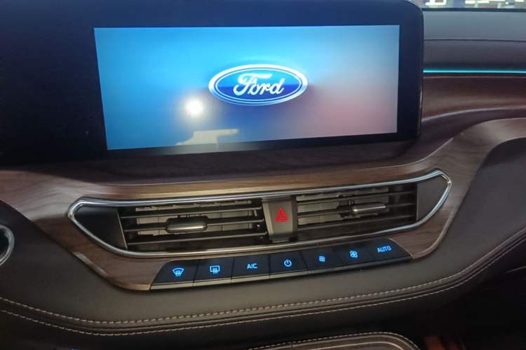 Used Ford Equator 2021 EcoBoost 225 Premier 6-Seater Audio And AC Panel